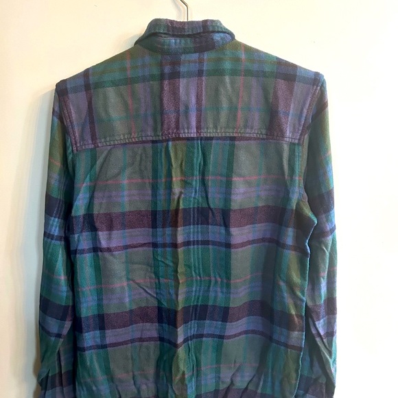 American Eagle Ahh-mazingly soft plaid shirt! ✌️ - Picture 2 of 3